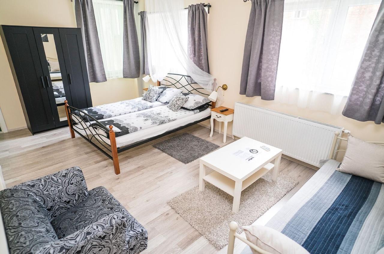 Boutique Hostel Kings N' Queens Zagreb Bagian luar foto