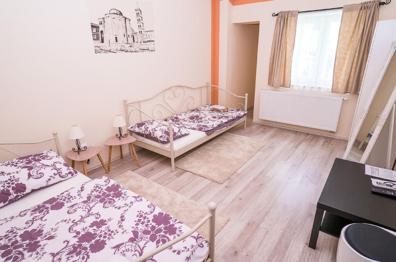 Boutique Hostel Kings N' Queens Zagreb Bagian luar foto