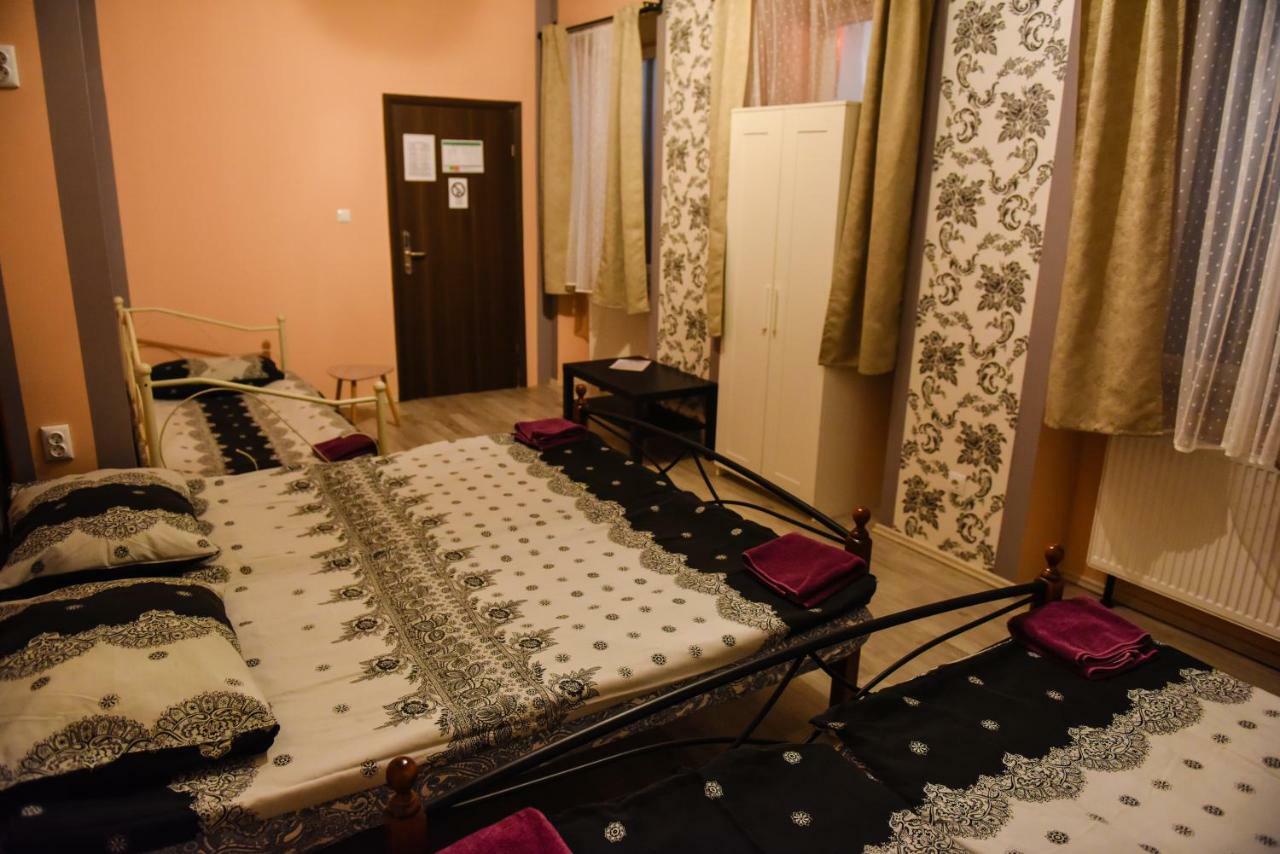 Boutique Hostel Kings N' Queens Zagreb Bagian luar foto