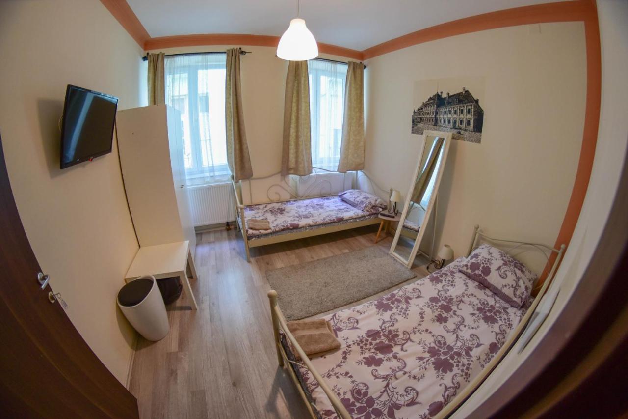 Boutique Hostel Kings N' Queens Zagreb Bagian luar foto